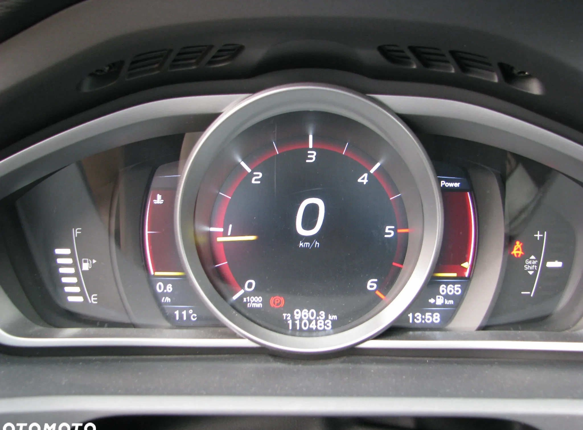Volvo V40 cena 59900 przebieg: 110000, rok produkcji 2016 z Piotrków Trybunalski małe 301